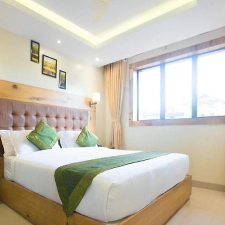 Hotel The Westend Green Nuova Delhi Esterno foto