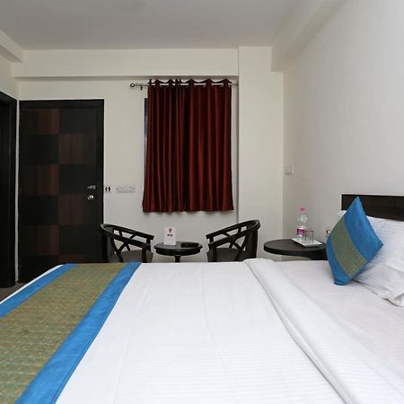 Hotel The Westend Green Nuova Delhi Esterno foto