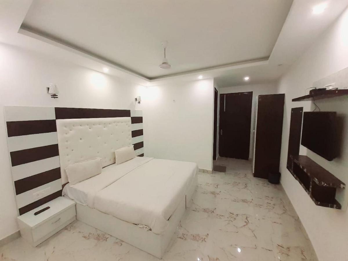 Hotel The Westend Green Nuova Delhi Esterno foto
