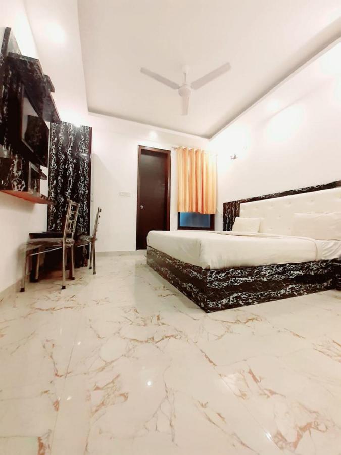Hotel The Westend Green Nuova Delhi Esterno foto