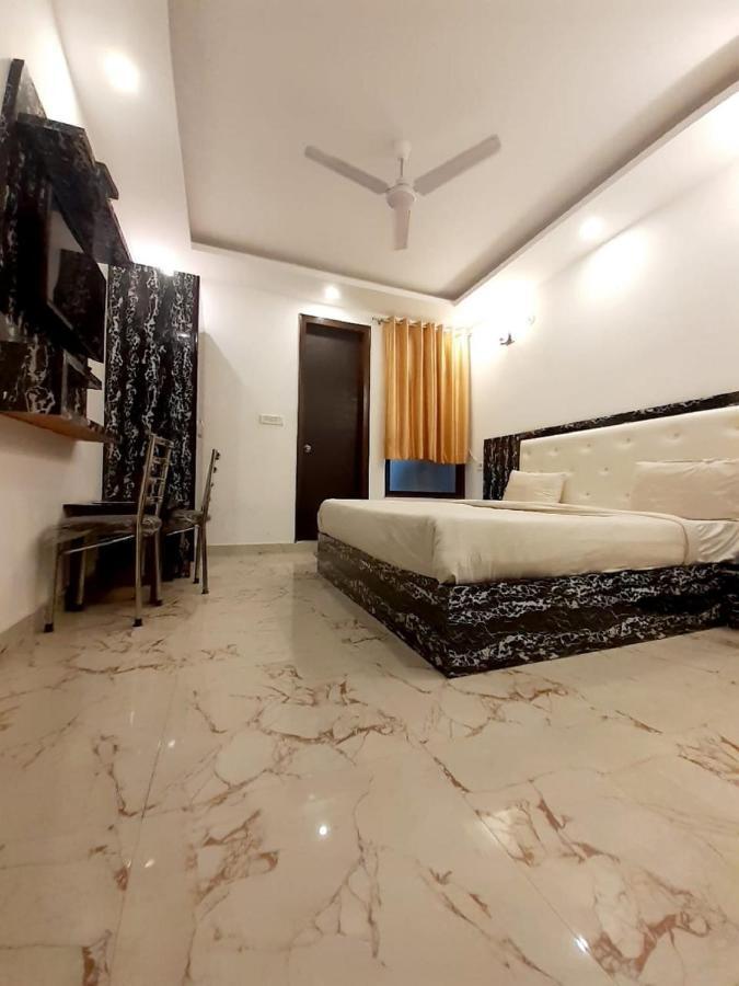 Hotel The Westend Green Nuova Delhi Esterno foto