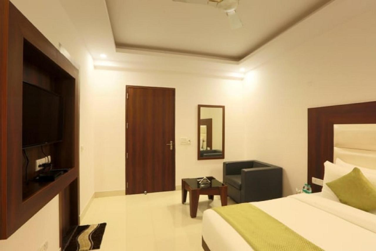 Hotel The Westend Green Nuova Delhi Esterno foto