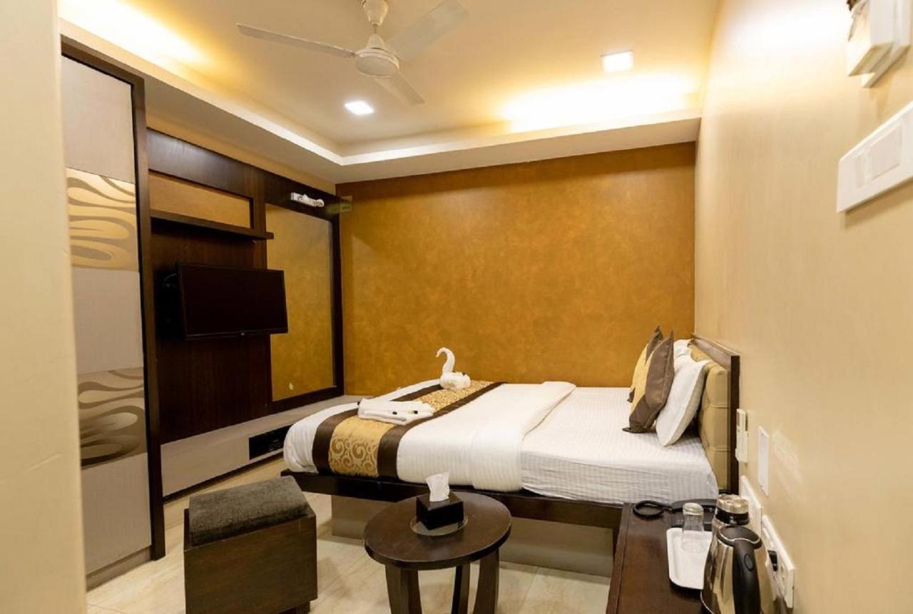 Hotel The Westend Green Nuova Delhi Esterno foto