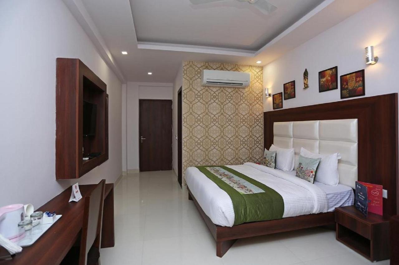 Hotel The Westend Green Nuova Delhi Esterno foto