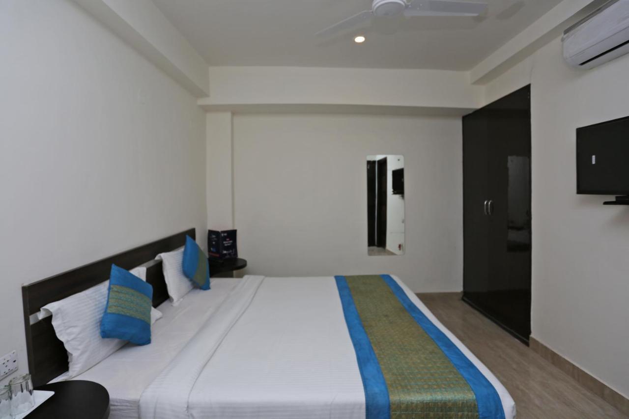 Hotel The Westend Green Nuova Delhi Esterno foto