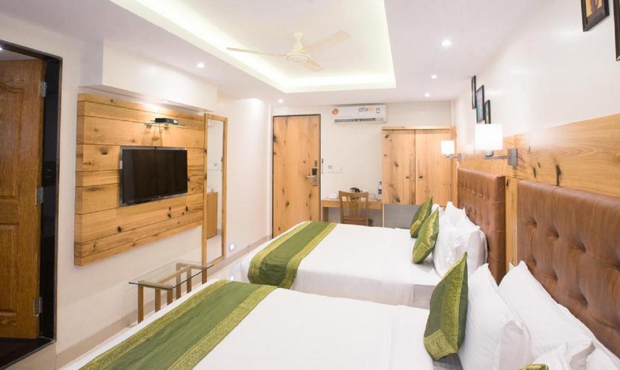 Hotel The Westend Green Nuova Delhi Esterno foto
