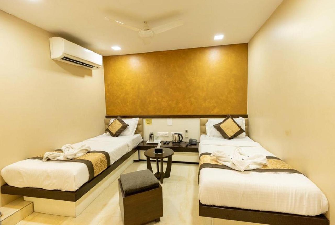 Hotel The Westend Green Nuova Delhi Esterno foto